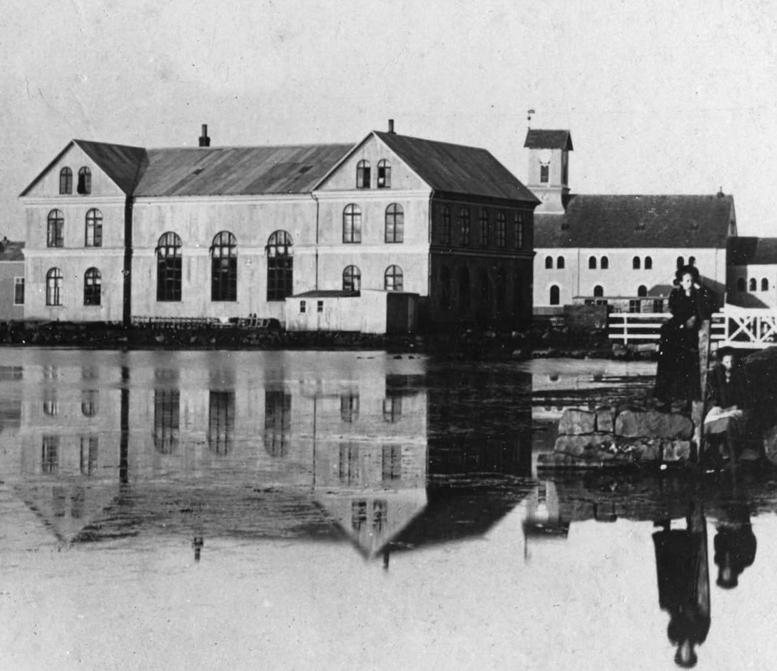 Iðnó archive
